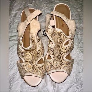 Elegant Cream Lace Women's Sandals